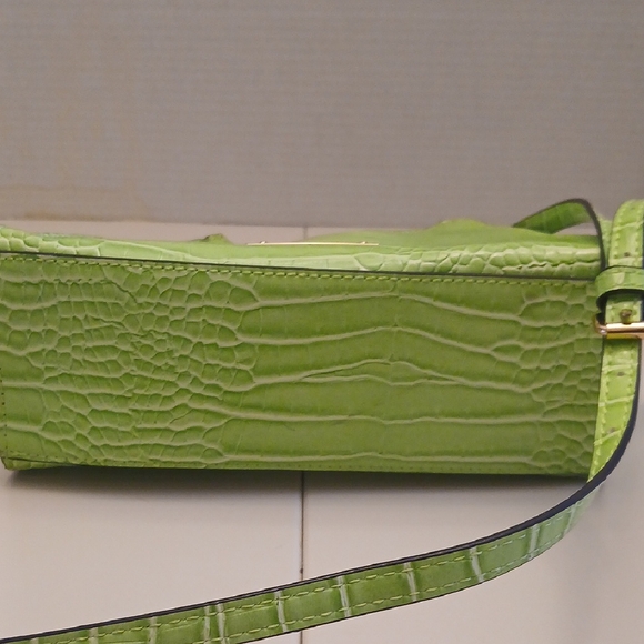 Green Crocodile-Embossed Women's Crossbody Bag 8" X 9" - Picture 5 of 6